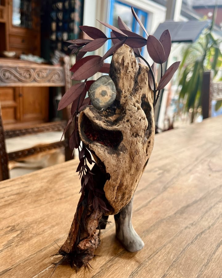 Odd Kin Archive entry 001